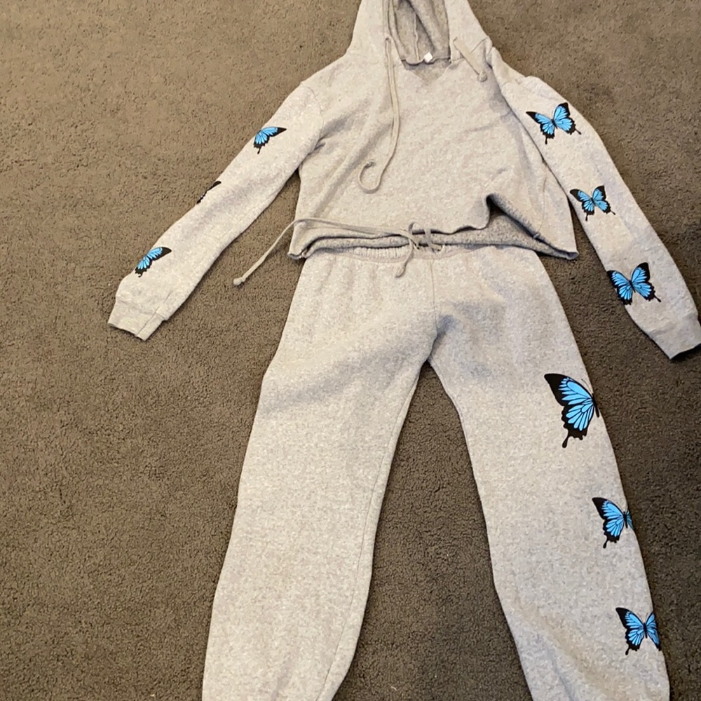 Gray butterfly’s sweat set